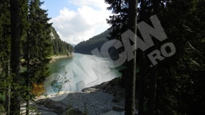 Vasile Seicaru canta pentru a atrage turistii
