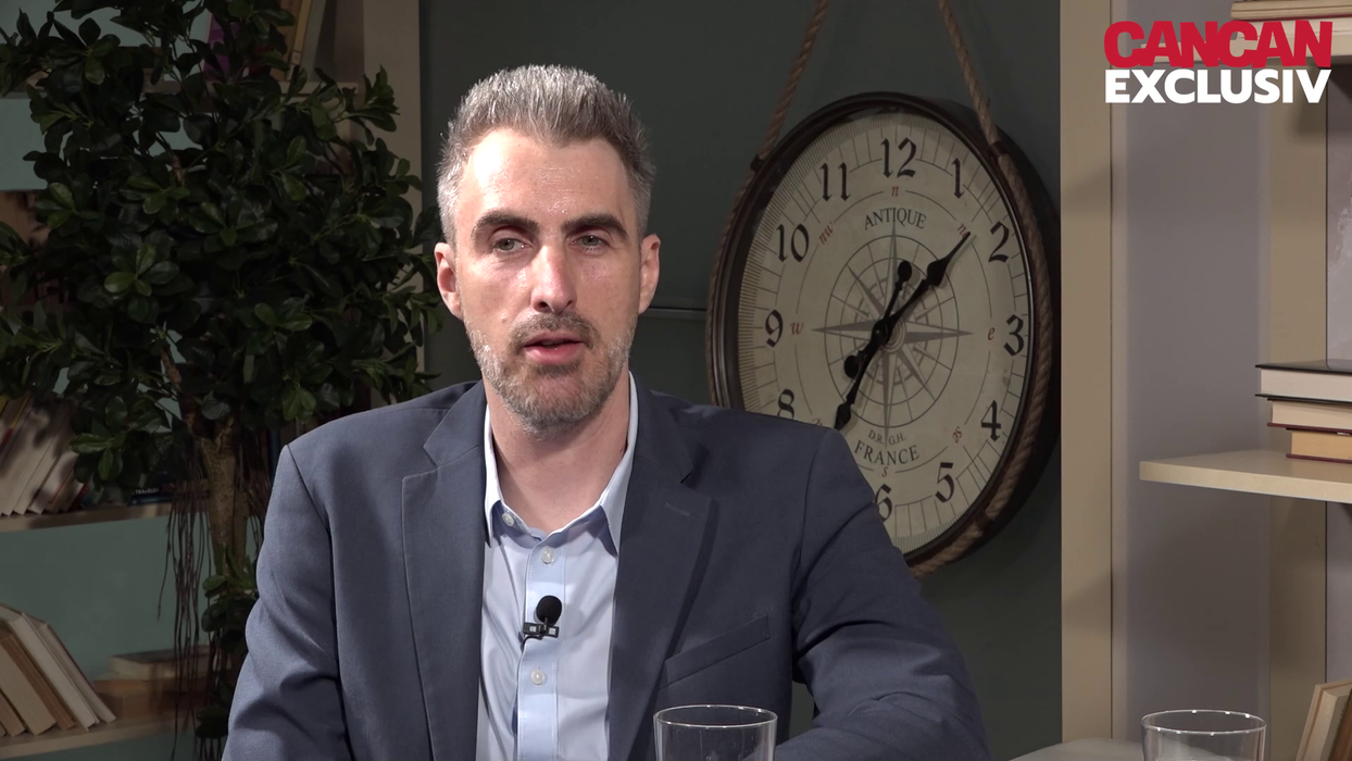 Ernest Takacs este prezentatorul emisiunii ”În căutarea adevărului”, difuzată de luni până vineri, de la ora 13:00, la Kanal D