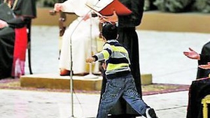 A dat navala peste Papa Benedict