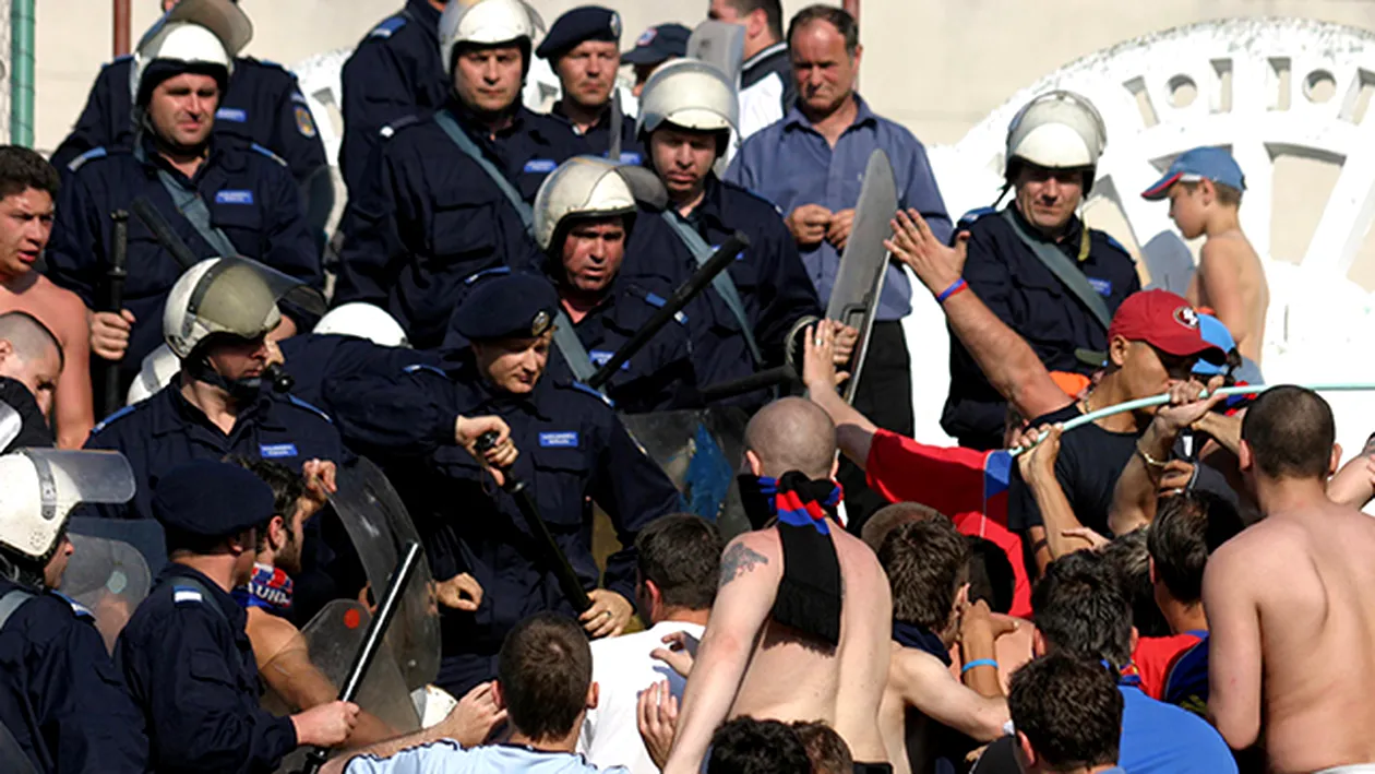 Ultrasii batausi de la Rapid-Steaua au ajuns pe mana Politiei! Camerele video i-a surprins in timp ce se razboiau langa stadion!