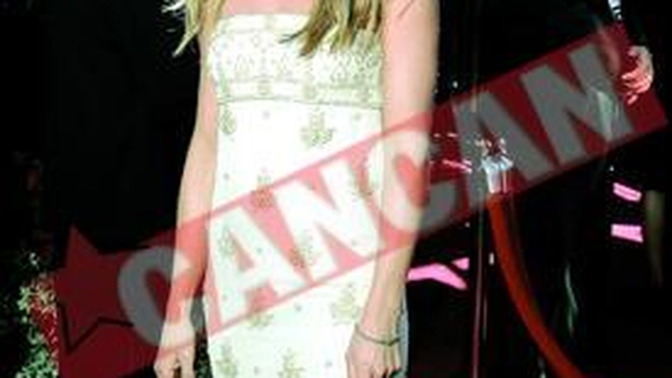 Aniston vrea "casatorie de proba"