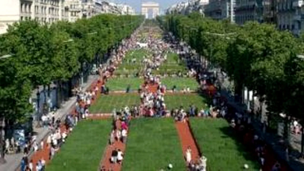 VIDEO Bulevardul Champs-Elysees, transformat pentru doua zile in zona rurala