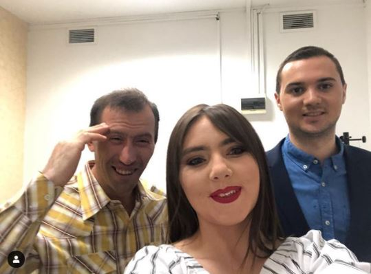 Vulpița și Viorel Stegaru, cadouri pentru fani înainte de Crăciun! Unii dintre internauți au râs când au văzut premiile puse în joc | FOTO