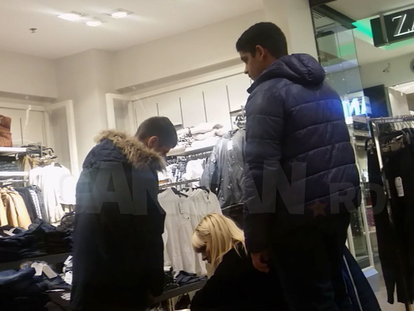 ”Moş Nicolae” a venit mai devreme!  Elena Udrea şi-a echipat ”finuţii” de iarnă!