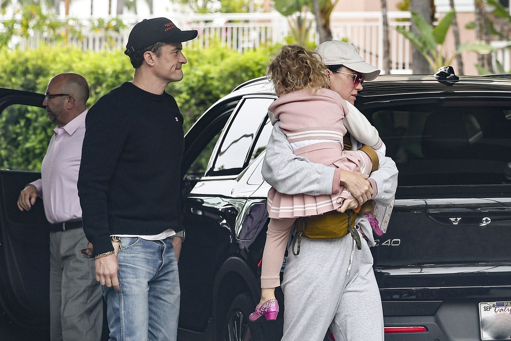 Katy Perry, Orlando Bloom și fiica lor. Sursă foto: Profimedia