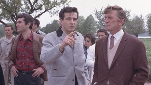 Kirk Douglas, la un pas să joace în pelicula românească ,,Dacii”: „Noi eram duși cu camionul la filmare, ei veneau cu Mercedesul”