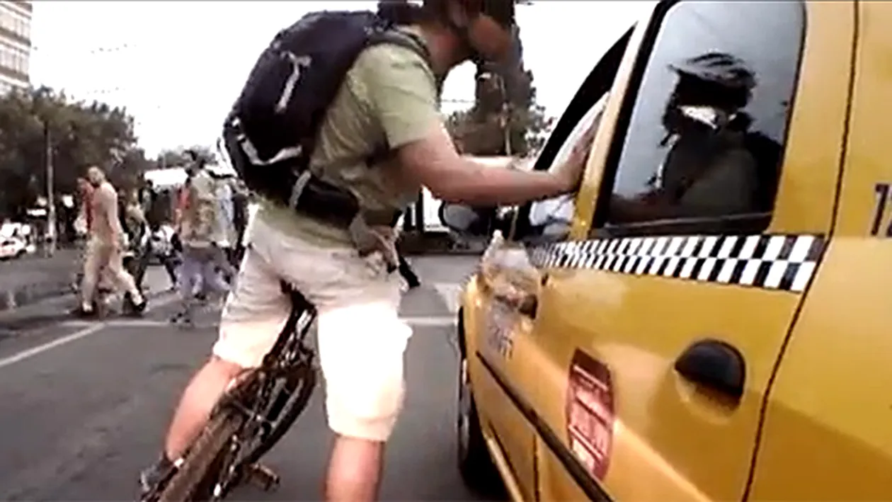 VIDEO Un taximetrist din Capitala a fost batut de un biciclist! Vezi aici de la ce a pornit conflictul si cum s-a terminat totul