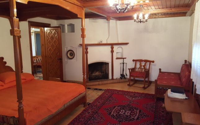 Obiectele din cabană au rămas ca pe vremea dictatorului