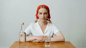 Petrecerea care a golit magazinele din URSS: cum au băut sovieticii toată vodca după victoria din al Doilea Război Mondial
