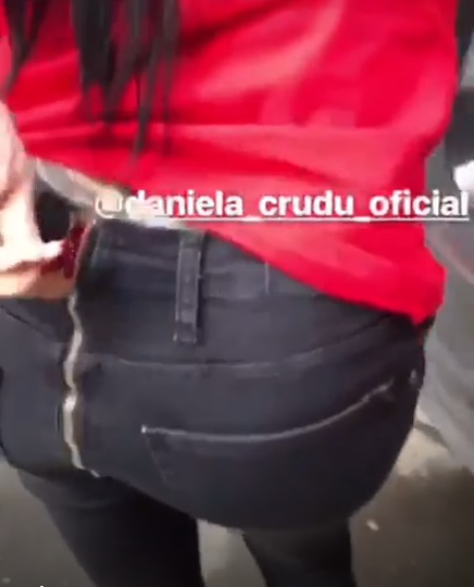 Daniela Crudu s-a dezbrăcat în plină stradă! Vica Blochina a filmat scenele, iar imaginile cu vedeta în lenjerie intimă fac senzație pe Internet