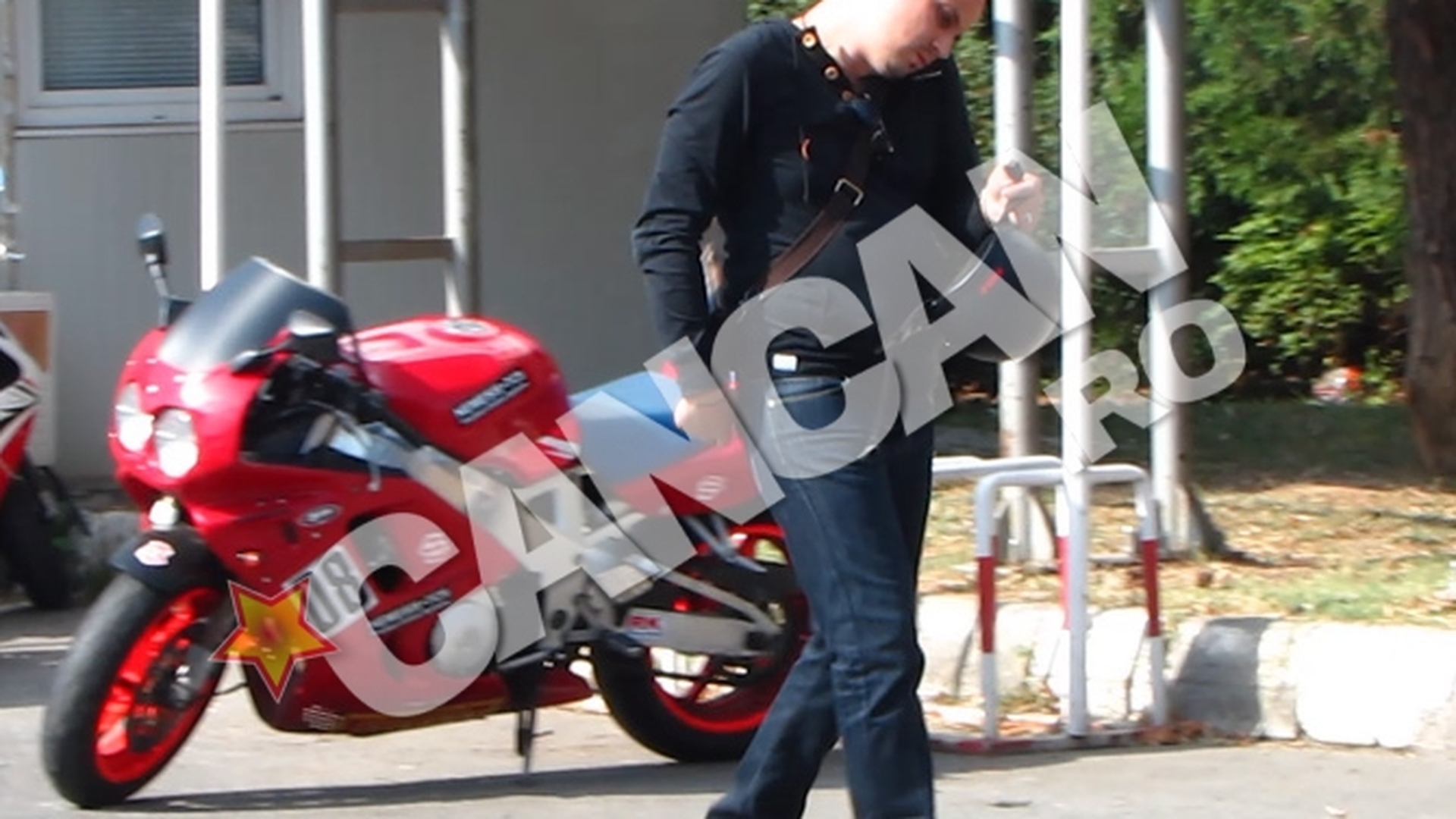 VIDEO Vlad Huidu a uitat de accidentul de motocicleta! S-a urcat din nou pe doua roti!