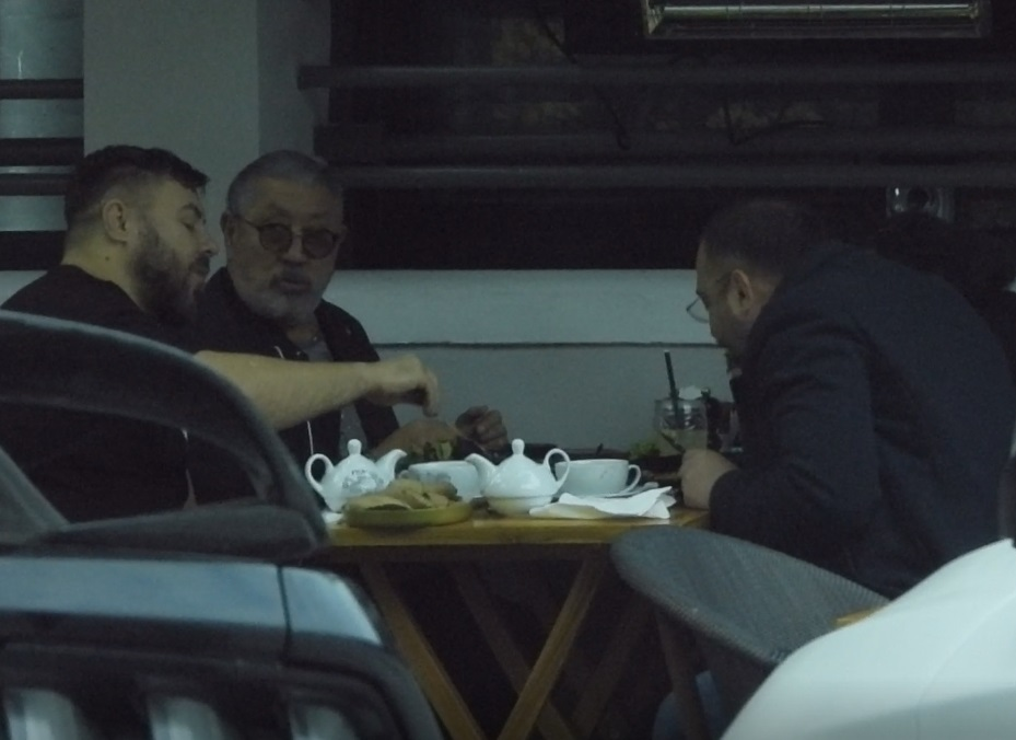 Serghei Mizil, la masă cu amicii lui