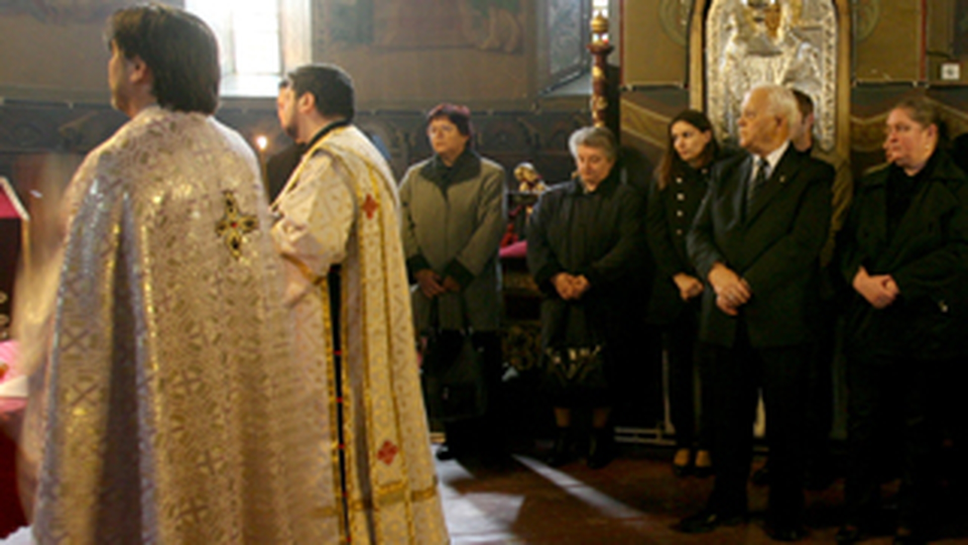 Poetul Adrian Paunescu a fost comemorat in cerc restrans
