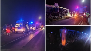 Planul Roșu de intervenție, activat după ce un autocar cu peste 80 de pasageri s-a răsturnat la Hârșova. O tânără însărcinată a ajuns la spital