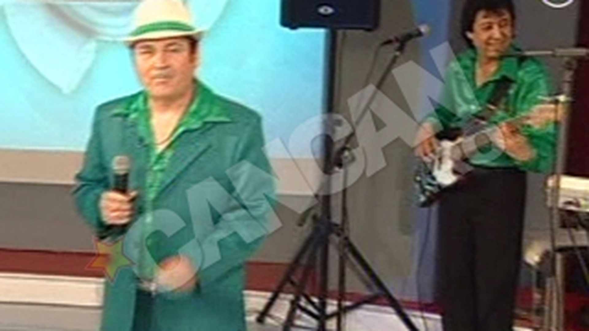 VIDEO UIte ce cantece de petrecere le-au dedicat Oanei si lui Pepe, dar si lui Moni si Iri formatia Azur!