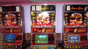 Un tanar din Suceava a distrus cu toporul opt aparate electronice dintr-o agentie de jocuri