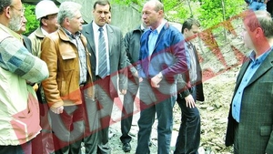 Presedintele a "sfintit" podul de la Lainici