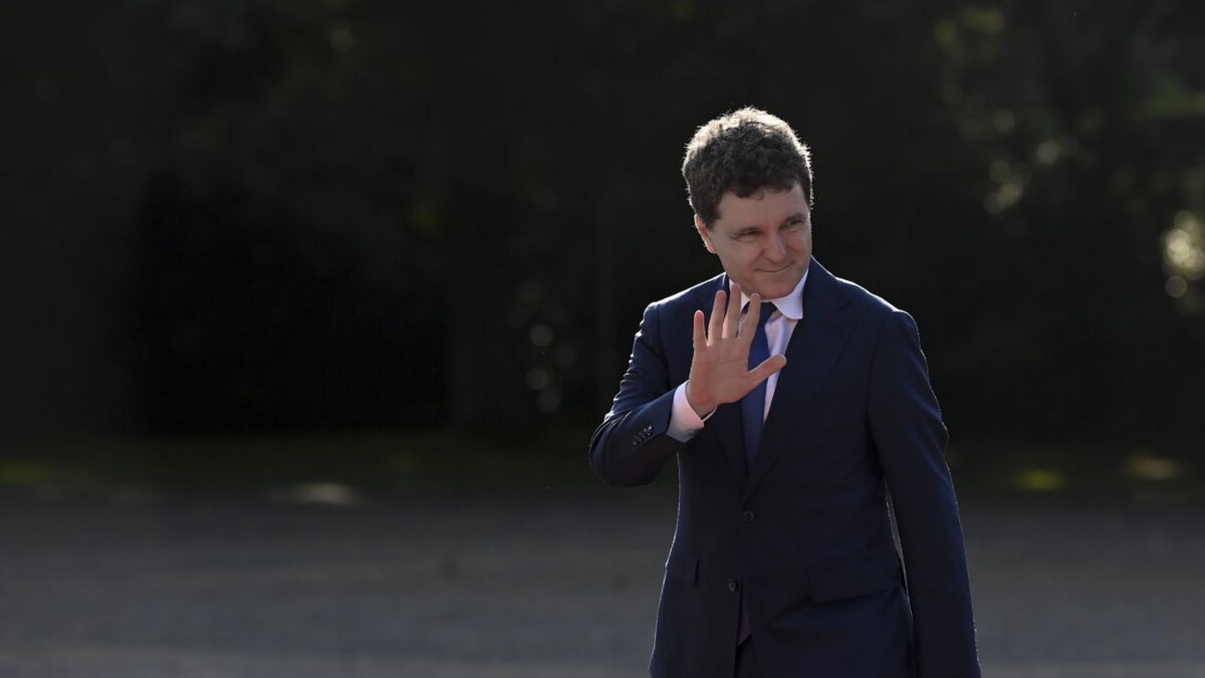 Nicușor Dan și-a făcut publică declarația de avere. Câți bani are în conturi și cine sunt cele 400 de persoane care l-au ajutat în campanie