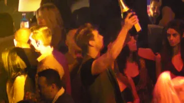 Trei dintr-o lovitura! Bogdan Vladau a schimbat mai multe partenere intr-o seara de club! Vezi cum a reusit