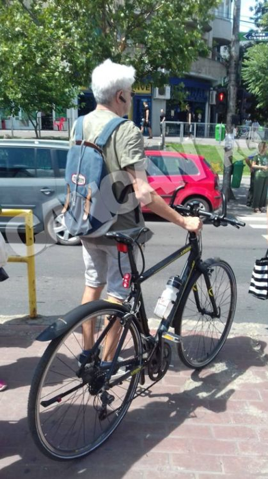 Gheorghe Visu se menține în formă mergând pe bicicletă