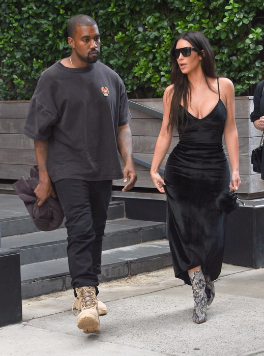 Kim Kardashian şi Kanye West vor să devină părinţi de gemeni