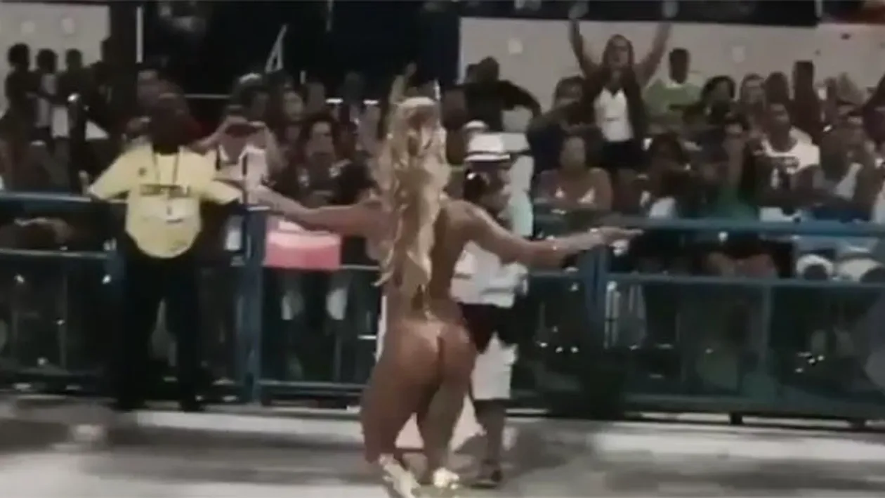 Presupusul tată al fetiţei Amaliei Enache, imagini fierbinţi la Carnavalul de la Rio! Mişcările acestei dansatoare aproape GOALĂ i-au înnebunit pe bărbaţi
