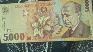 Te-ai putea îmbogăți! Prețul absurd la care se vinde o bancnotă de 5.000 de lei aflată în stare perfectă