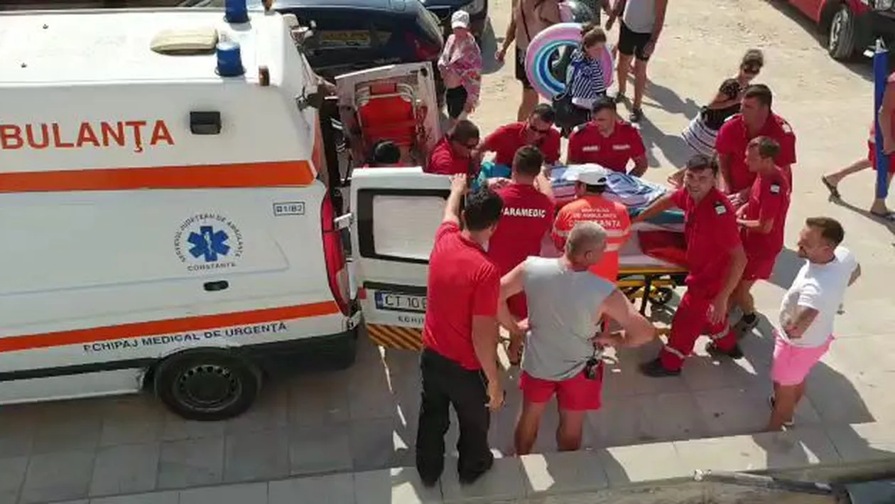 Pericol pentru toţi turiştii de la mare! Este inamicul invizibil, dar care atacă rău! Pândeşte în apă şi când mergeţi la masă