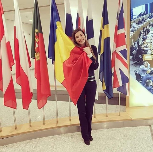 Ioana Picoș este o actriță care s-a remarcat în serialul "La Bloc", de pe Pro TV