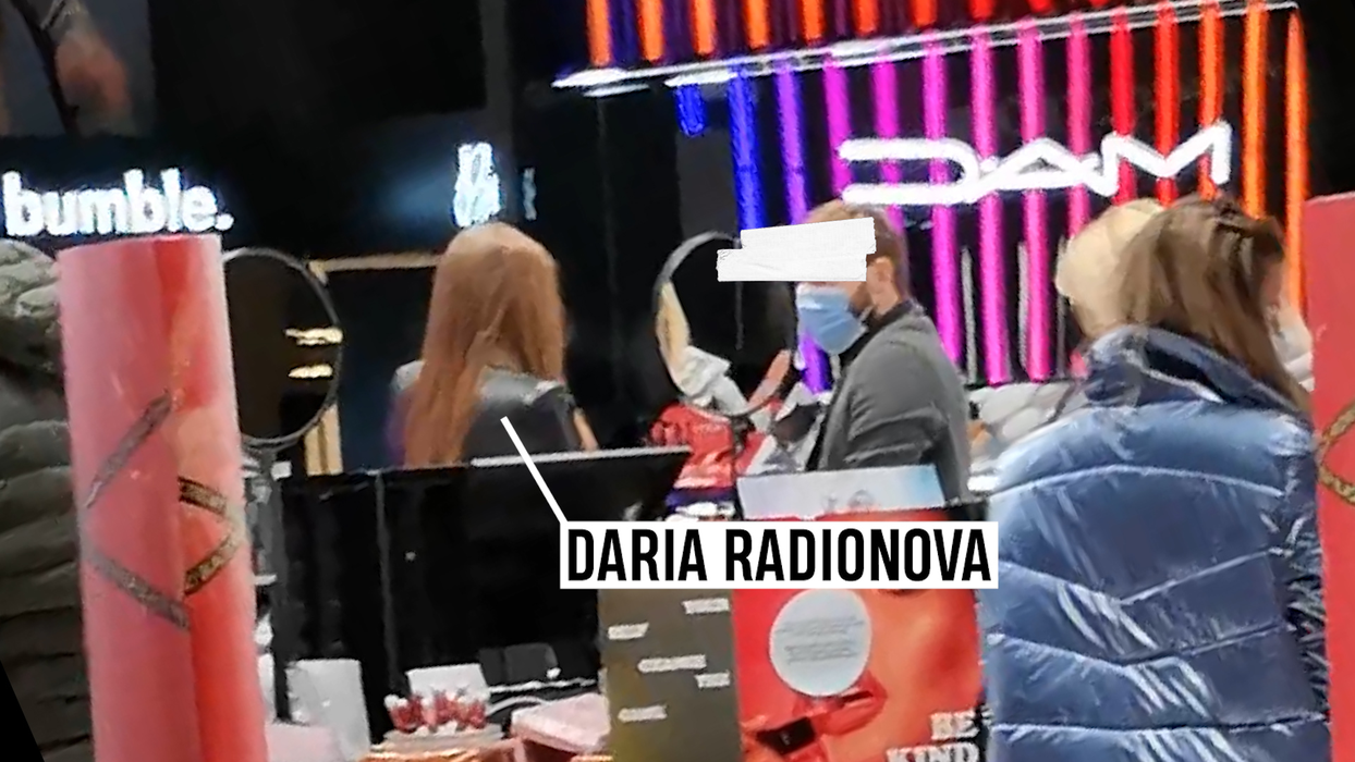 Daria Radionova a descins într-un magazin de cosmetice