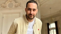 Ce a făcut Edmond Niculușcă la 3 săptămâni după scandalul „Merdeneaua”. Patronul de la „Mița Biciclista” a ieșit în stradă