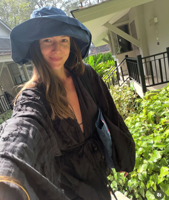 Adela Popescu, cu familia în Thailanda. sursă - social media
