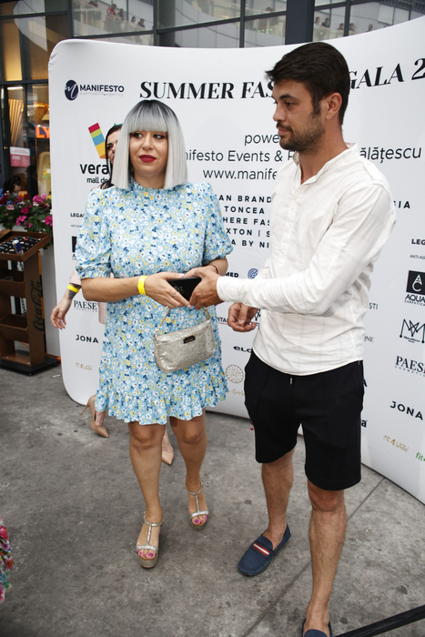 Oana Roman a venit la gală alături de Marius Elisei și de fetița lor