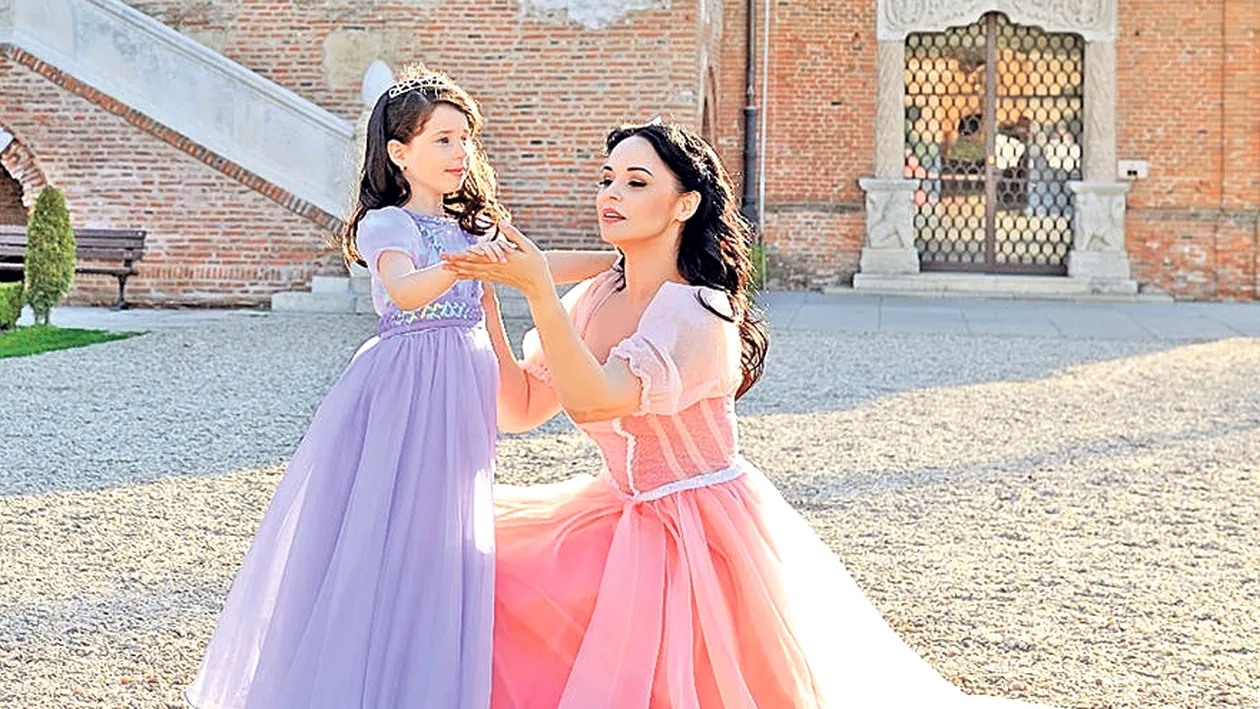 Andreea Marin, surprinsă într-o ipostază emoționantă alături de fiica sa Violeta