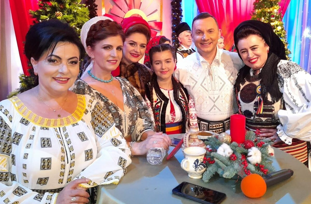Artiștii s-au reunit să filmeze pentru emisiunile de Revelion