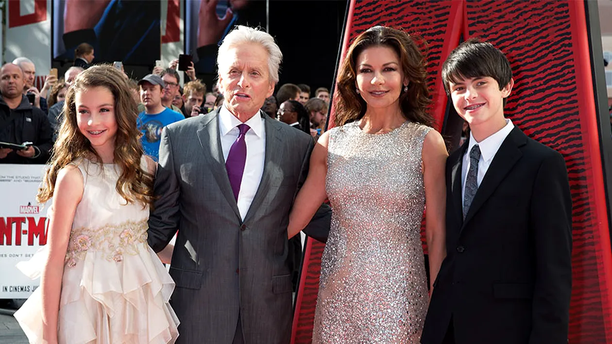 Catherine Zeta-Jones și Michael Douglas și-au serbat fiul, înainte de balul de absolvire