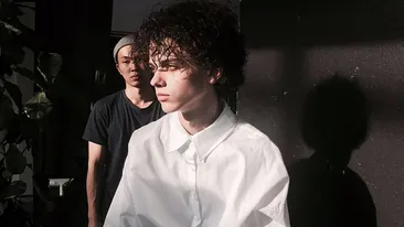 Acesta e adolescentul din Bistriţa care a cucerit lumea modei. A fost numit cel mai bun manechin masculin la doar 16 ani!