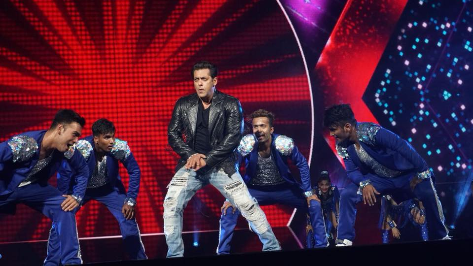Cu cine a fost fotografiat Salman Khan in India, in timp ce Iulia Vantur era in Romania, la “Cerbul de Aur”