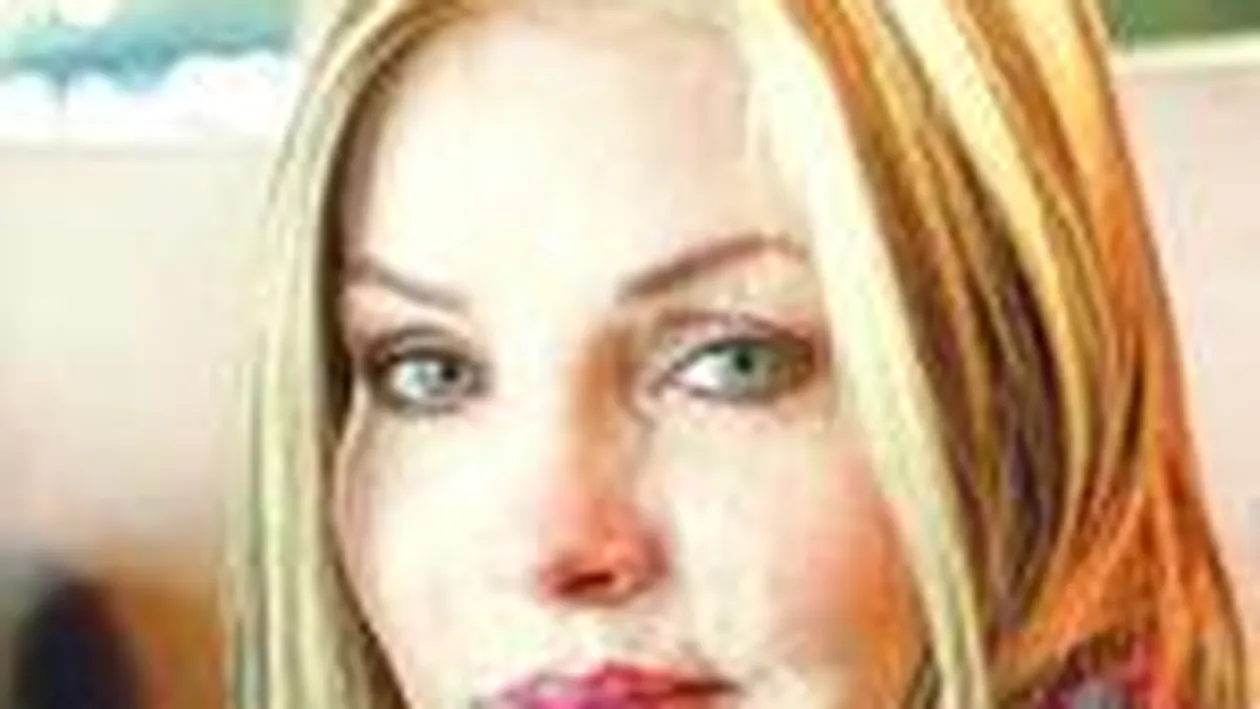 Priscilla Presley are silicon industrial pe fata