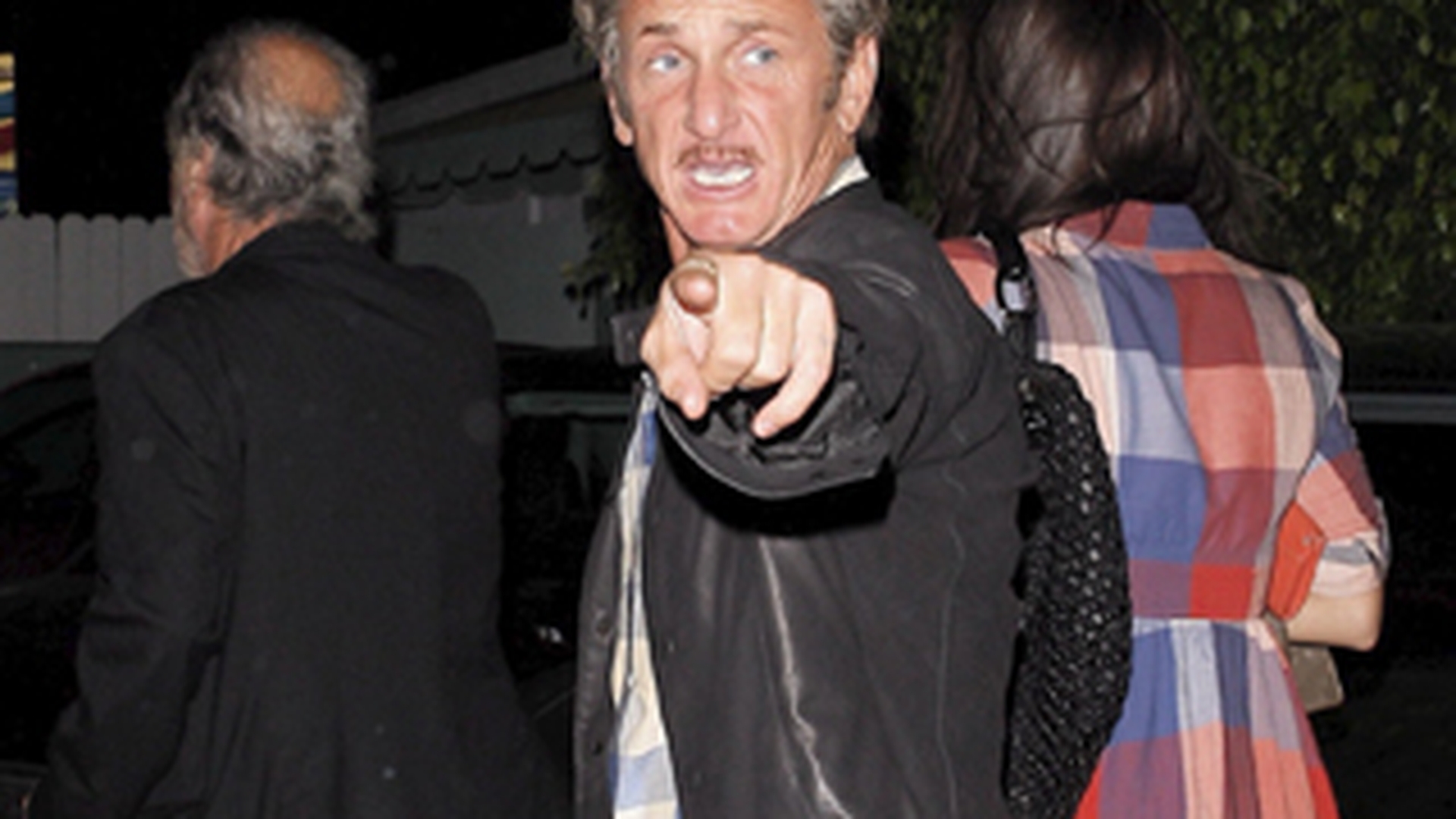 Sean Penn si-a iesit din minti