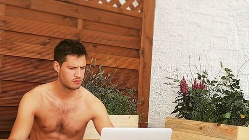 Un tânăr din Belgia a reuşit să viziteze 20 de oraşe europene fără să plătească vreun ban pe cazare! Incredibil la ce metodă a recurs