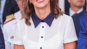 Câte sute de euro costă rochia lui Carmen Iohannis. Este semnată de un designer american