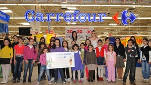 290.000 de elevi din 16 orase au fost invitati de Carrefour sa deseneze. Cei mai talentati si norocosi vor pleca la Disneyland Paris!