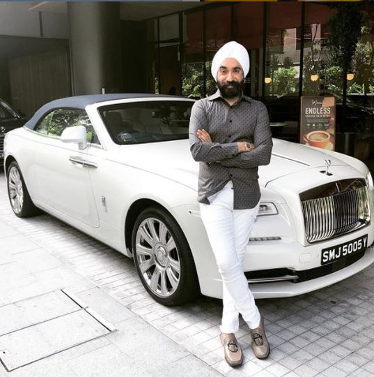 Povestea lui Reuben Singh care a făcut înconjurul lumii. A cerut un împrumut 5.000 de lire sterline de la o bancă și a garantat cu un Rolls Royce, în valoare de un sfert de milion | FOTO