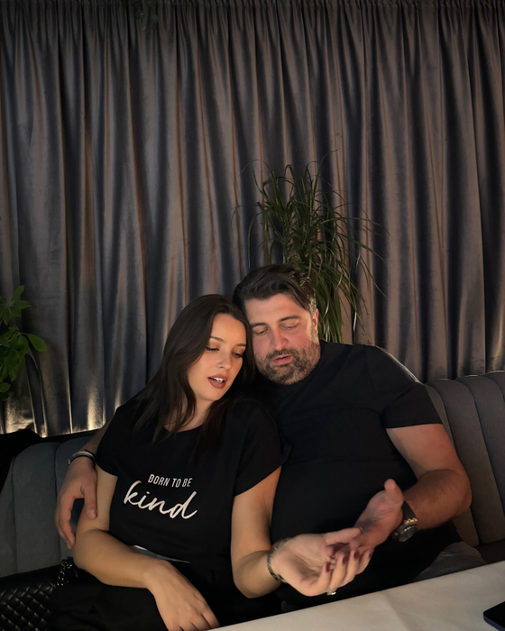 Unde petrec actrița și soțul ei trecerea dintre ani