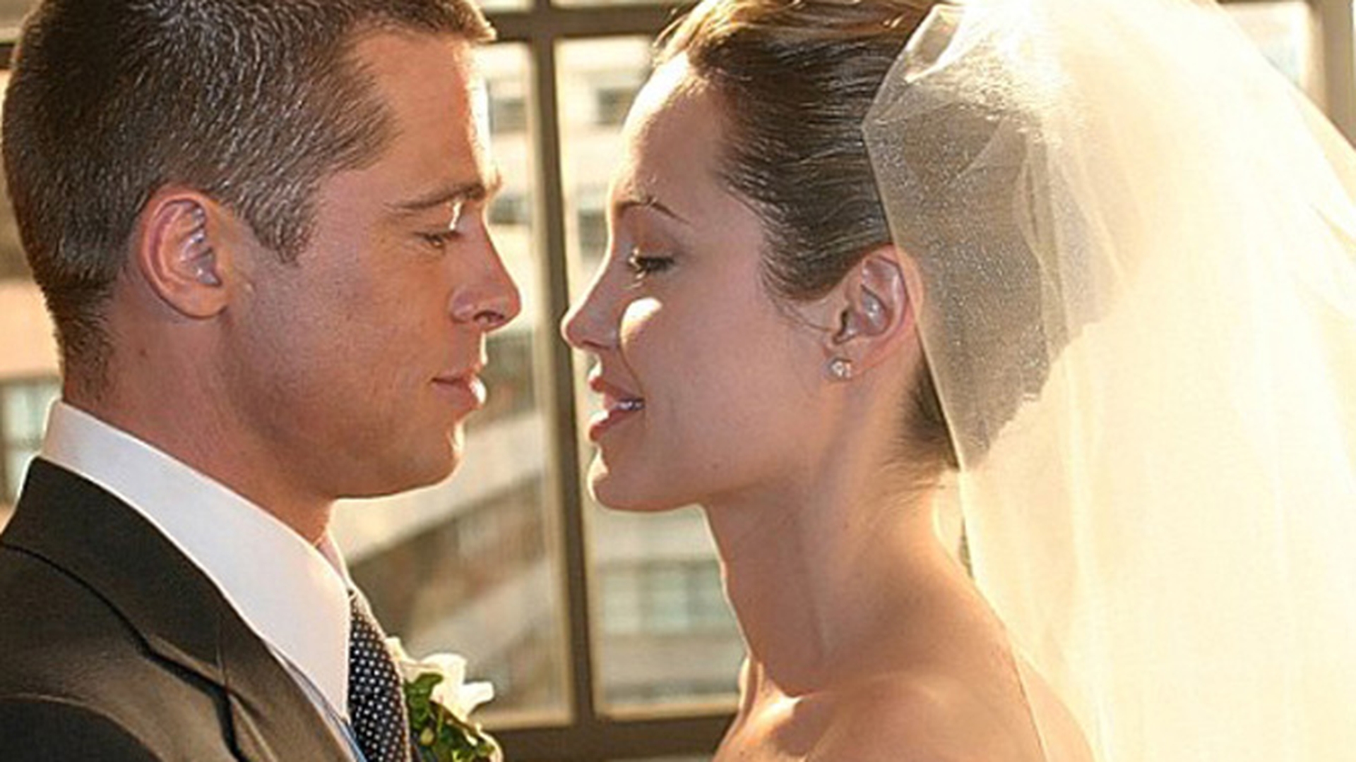 Nunta deceniului! Afla detalii incredibile despre casatoria secreta a Angelinei Jolie cu Brad Pitt!