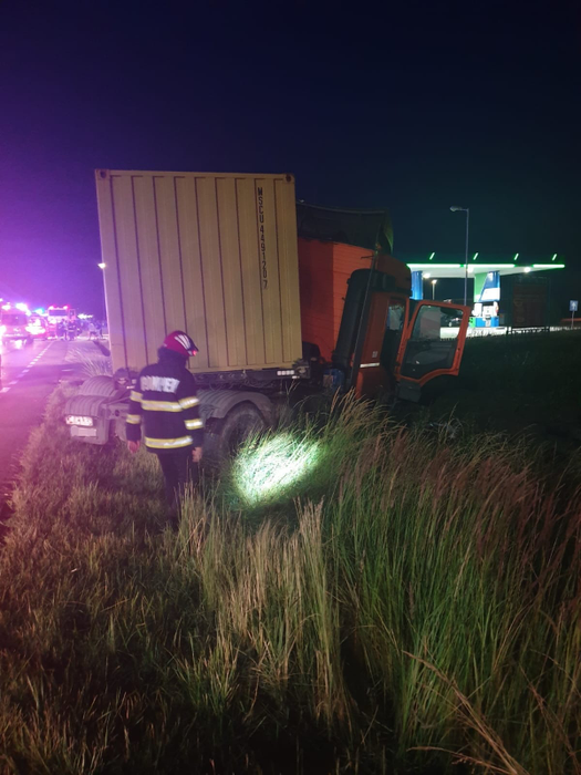 Dezastru pe șoselele din Argeș. Trei accidente petrecute, la prima oră. Un șofer a rămas încarcerat. FOTO&VIDEO