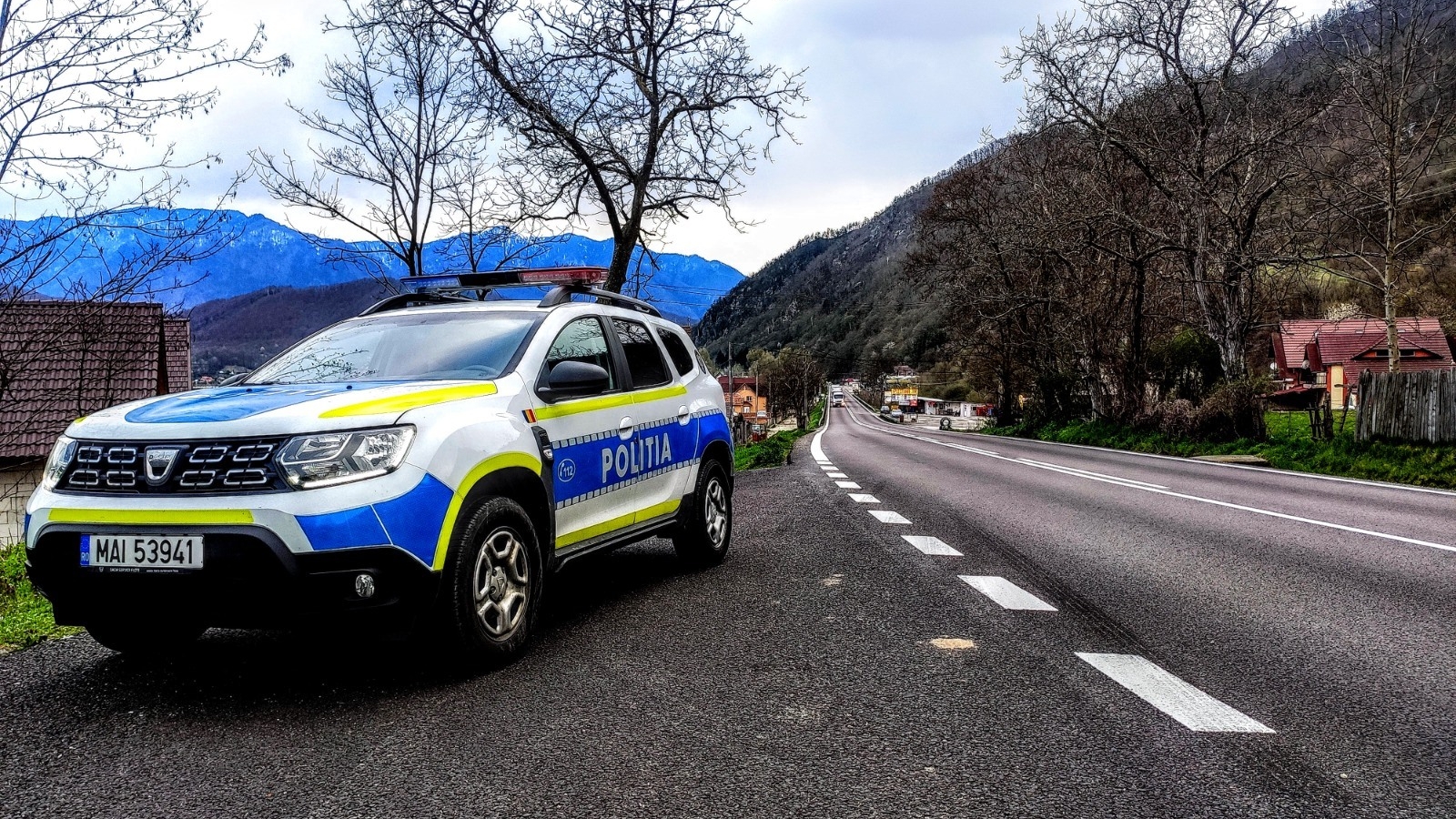 Un preot s-a crezut la cursele de Formula 1! Cu ce viteză l-au prins oamenii legii circulând la volanul autoturismului