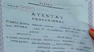 VIDEO Ai picat BAC-ul? Vrei sa faci meditatii la matematica? Simona Sensual iti da lectii la algebra