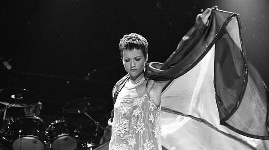 Răsturnare de situaţie în cazul morţii solistei trupei „The Cranberries”! Informatii-bombă au ieşit la iveală: „Ştiam de ce vreau să dispar din această lume”